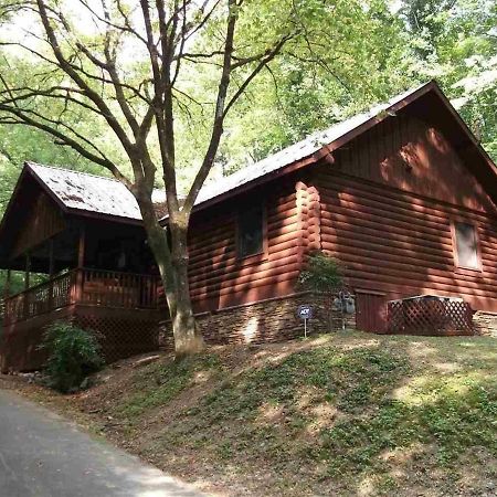 فيلا بيدجن فورجفي Log Cabin! 1Mile From The Action! Private Lane! Hot Tub! Pool Table! المظهر الخارجي الصورة