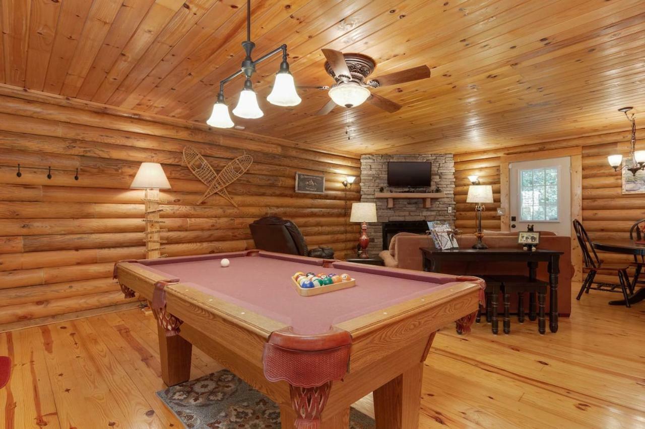 فيلا بيدجن فورجفي Log Cabin! 1Mile From The Action! Private Lane! Hot Tub! Pool Table! المظهر الخارجي الصورة
