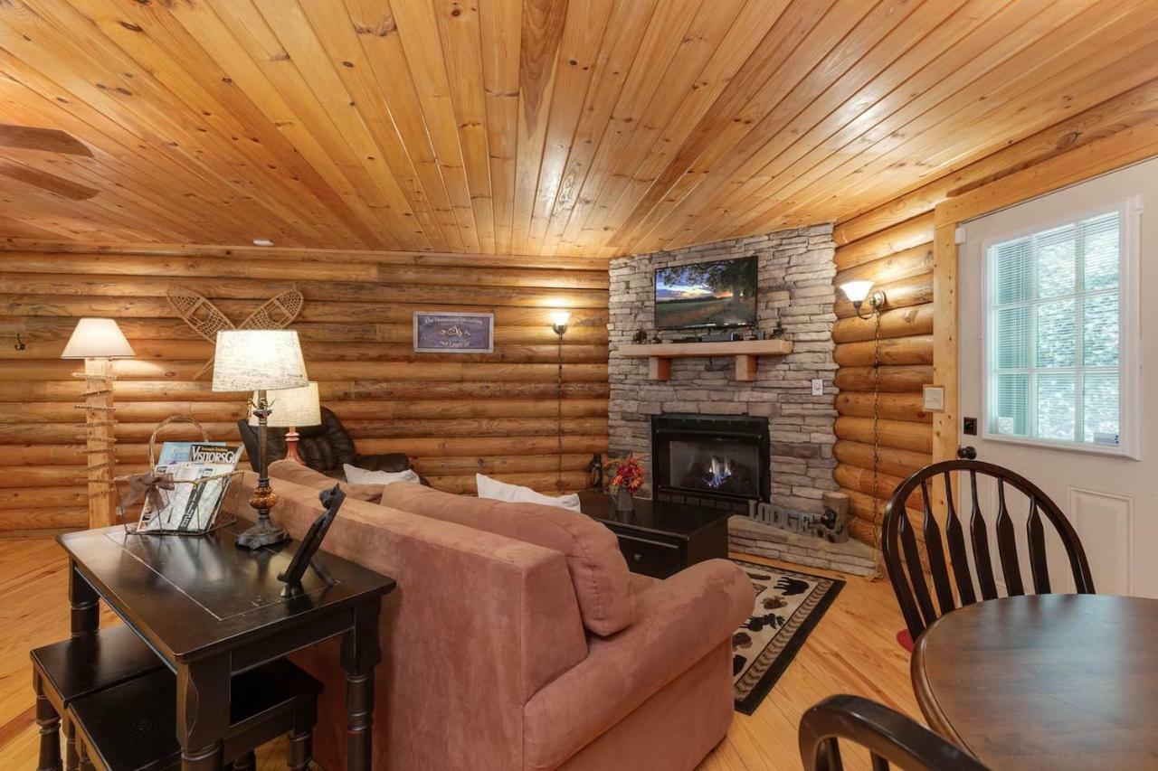 فيلا بيدجن فورجفي Log Cabin! 1Mile From The Action! Private Lane! Hot Tub! Pool Table! المظهر الخارجي الصورة