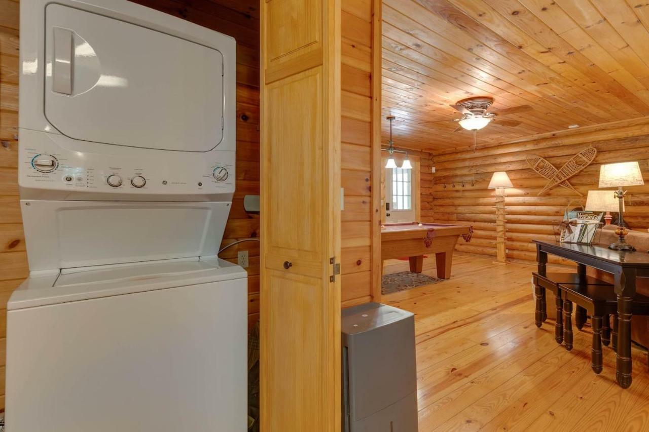 فيلا بيدجن فورجفي Log Cabin! 1Mile From The Action! Private Lane! Hot Tub! Pool Table! المظهر الخارجي الصورة