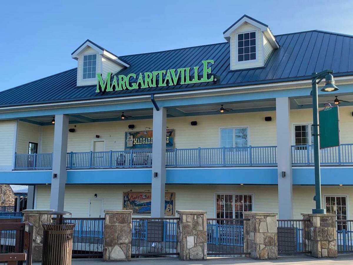 فيلا بيدجن فورجفي Log Cabin! 1Mile From The Action! Private Lane! Hot Tub! Pool Table! المظهر الخارجي الصورة